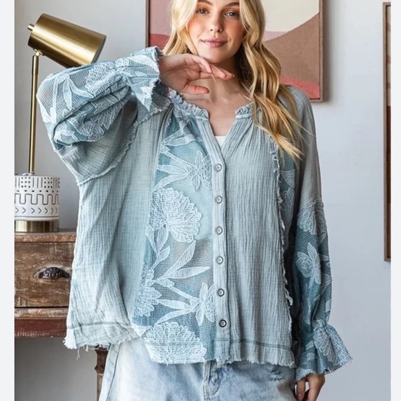 Oli & Hali Tops - Oli & Hali Sabine Embroiderd Lace Button Front Blouse